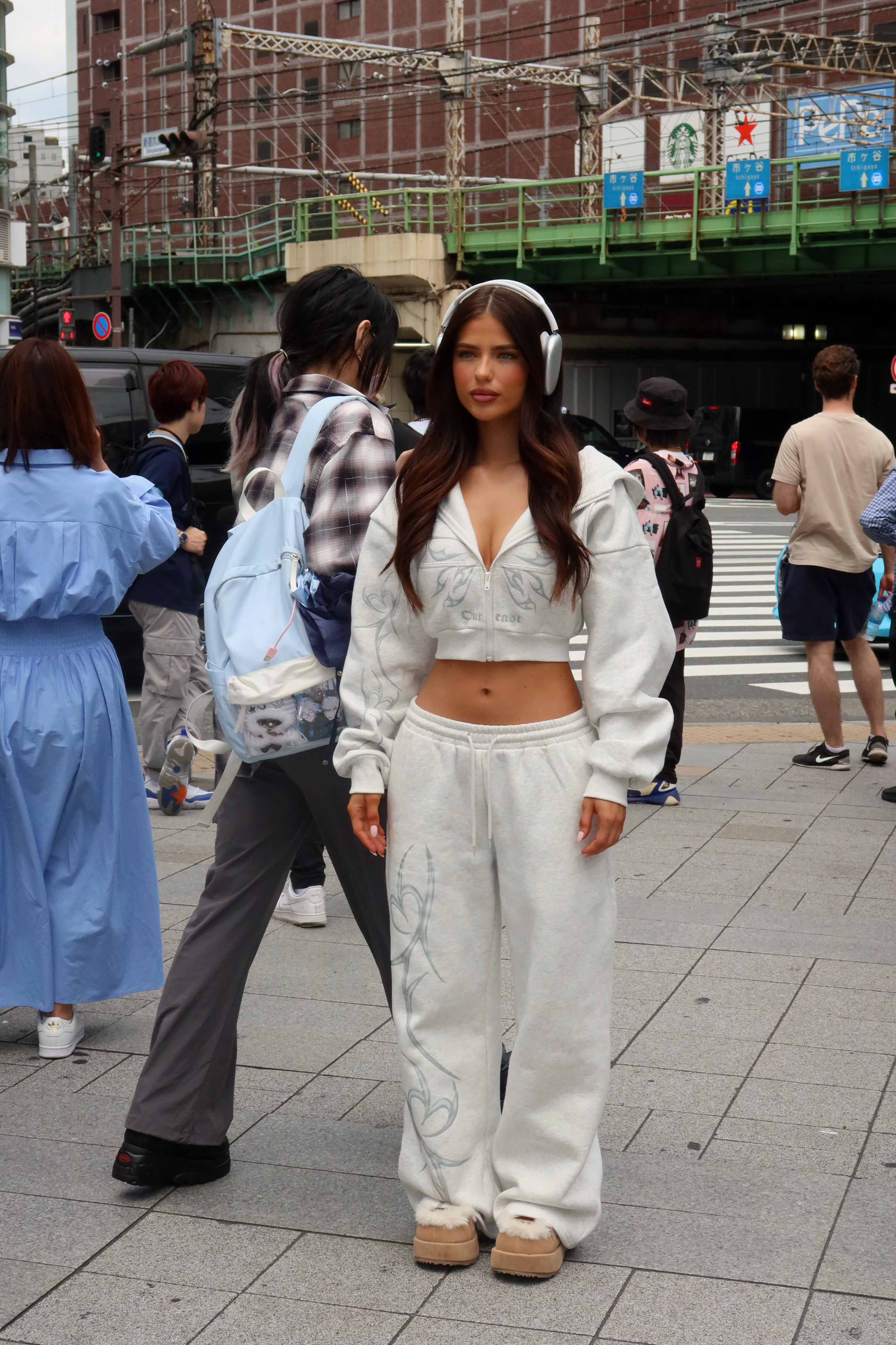 NYA CROPPED HOODIE GREY - Image 9